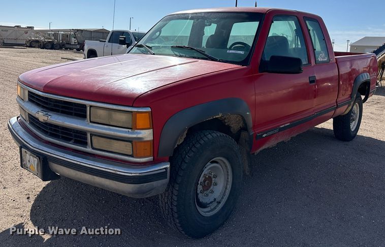 1998 Chevrolet K2500  Ext. Cab pickup truck - LT9275