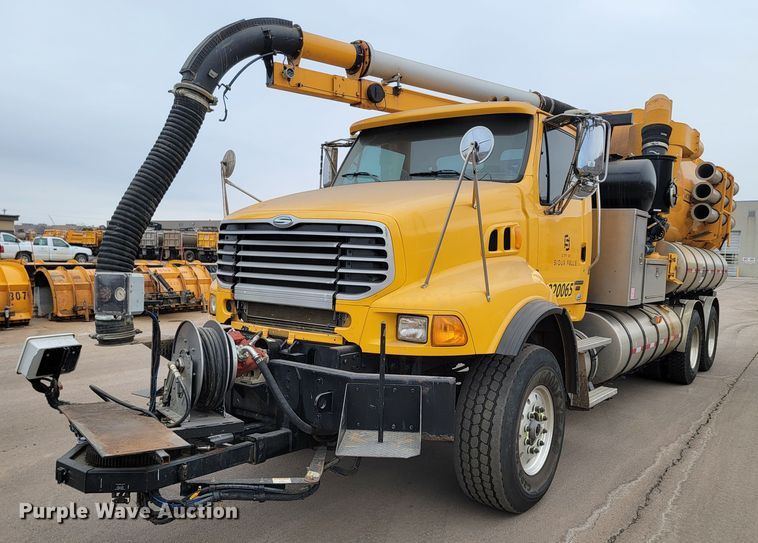2008 Sterling LT9500  vacuum truck - LV9423