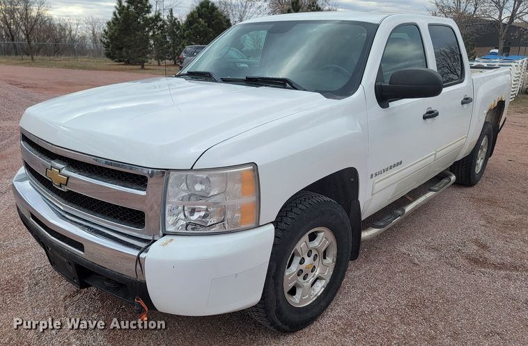 2009 Chevrolet Silverado 1500  Crew Cab pickup truck - LV9439