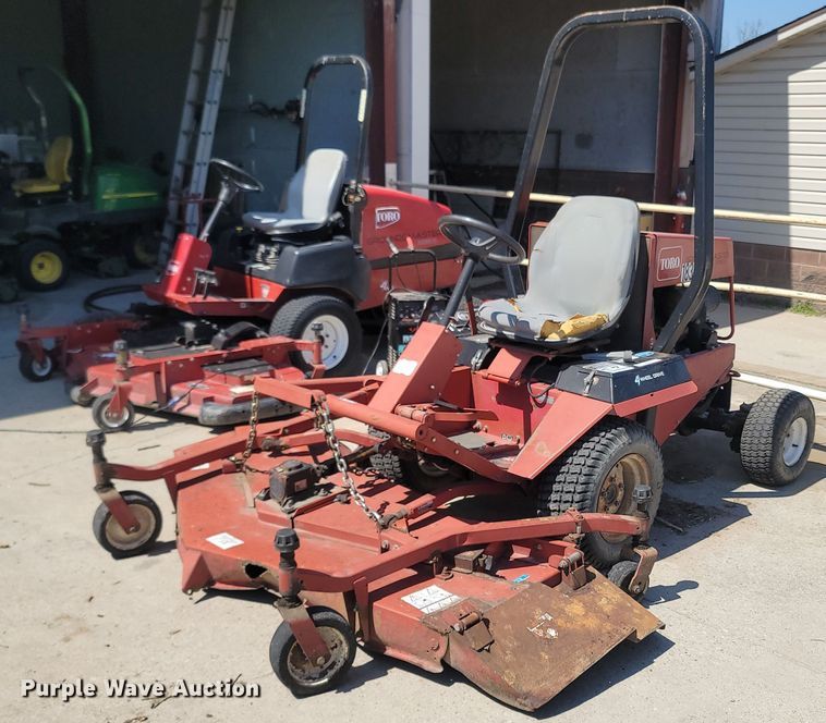Toro 328D  ZTR lawn mower - MB9912