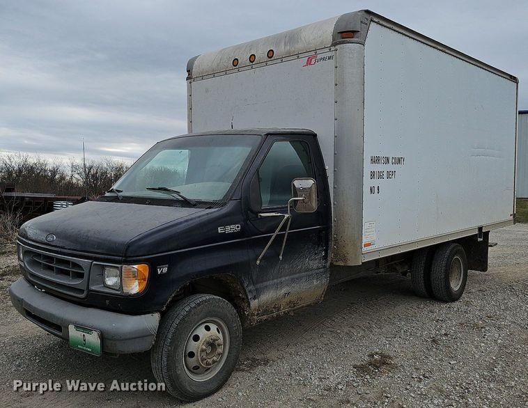 2000 Ford E350 Super Duty  box truck - MC9721