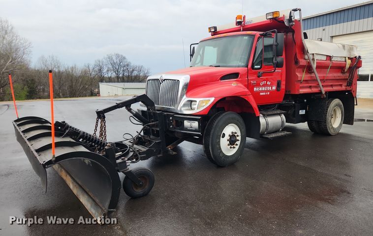 2007 International 7400  dump truck - MW9638