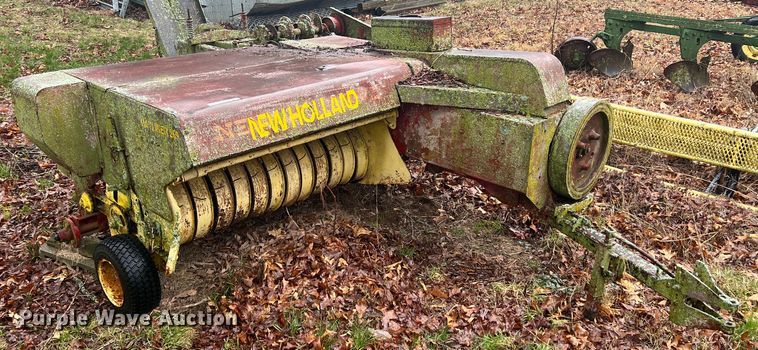 New Holland 269  small square baler - MY9544