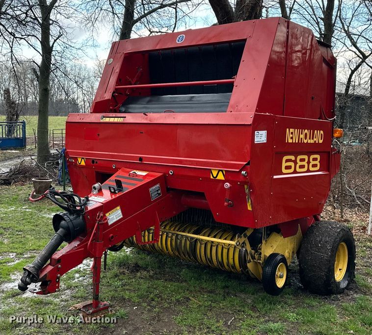1999 New Holland 688  round baler - DR5142