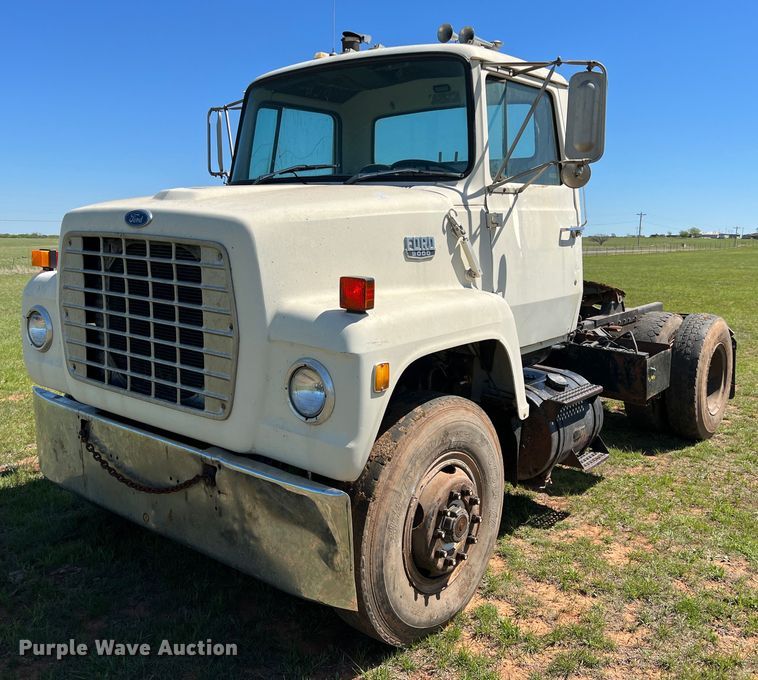 1986 Ford 9000  semi truck - DR5546