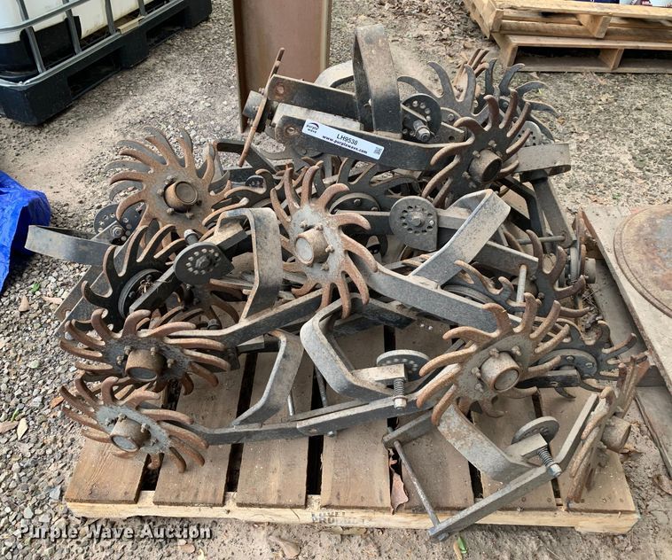 Approx. 14 row cleaners - LH9538