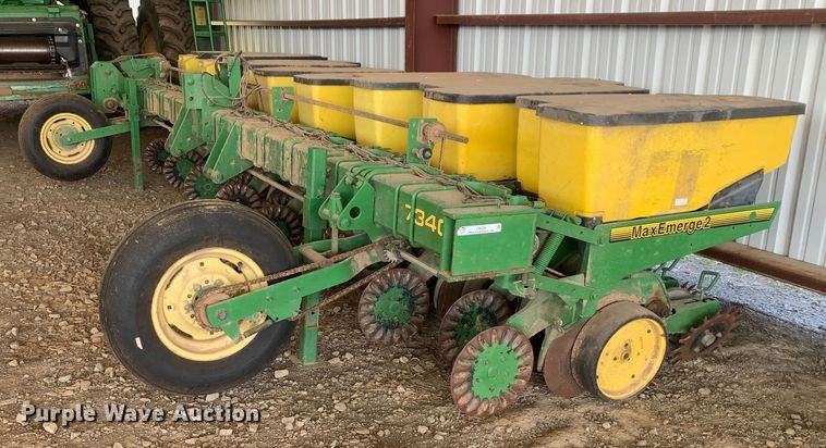 John Deere 7340 Max Emerge 2  planter - LI9206