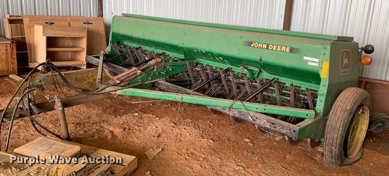 John Deere 450  grain drill - LI9220