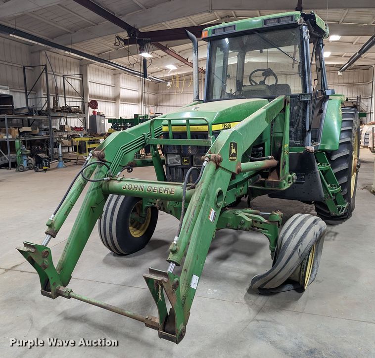 1999 John Deere 7210  tractor - MN9841
