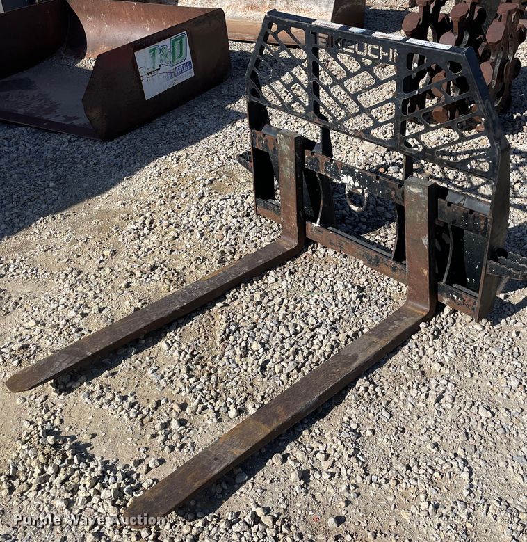 Takeuchi  48"L skid steer forks - MP9218