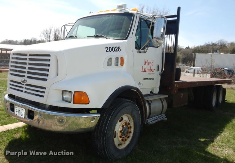 2004 Sterling L9500  flatbed truck - DK1731
