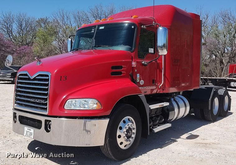 2016 Mack CXU613  semi truck - DQ0490