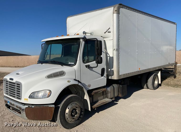 2016 Freightliner Business Class M2 106  box truck - HN9842