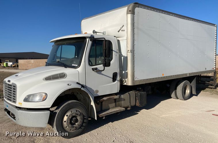 2016 Freightliner Business Class M2 106  box truck - HN9843