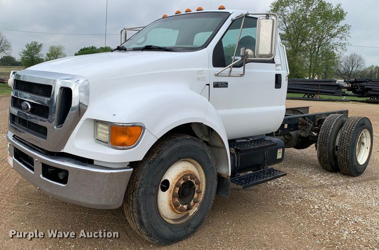 2008 Ford F650 Super Duty  truck cab and chassis - LI9232