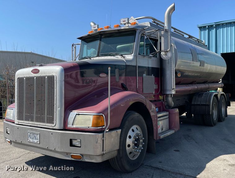 2003 Peterbilt 385  tank truck - LJ9588