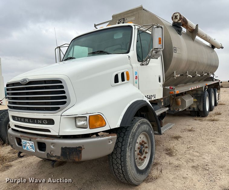 2005 Sterling L9500  feed delivery truck - LT9209