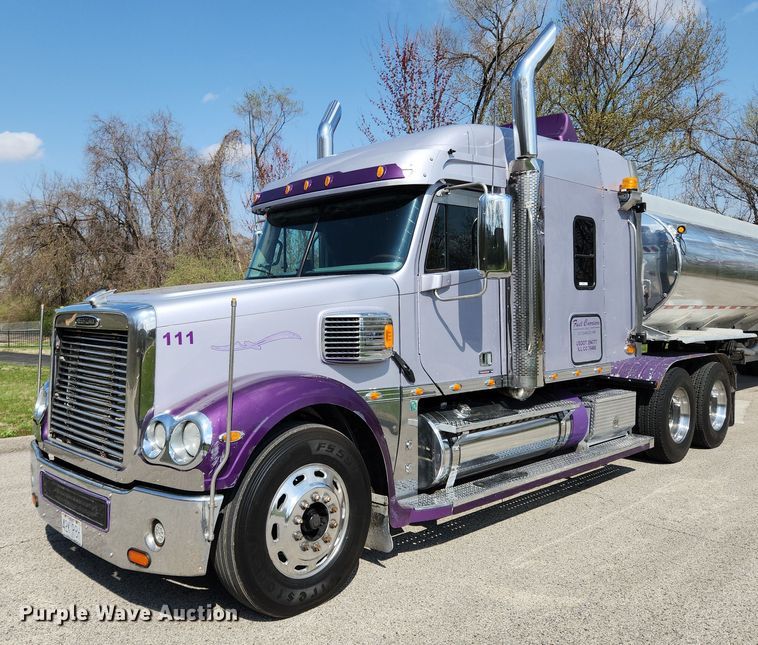 2007 Freightliner Coronado  semi truck - MW9618
