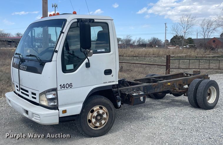 2006 Isuzu NPR  truck cab and chassis - MY9233