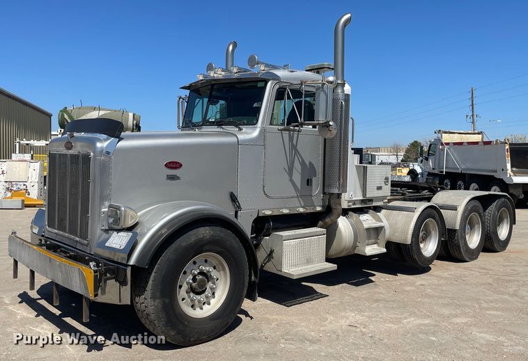 2004 Peterbilt 357  semi truck - MY9243