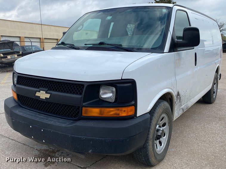 2013 Chevrolet Express 1500  van - DL7137