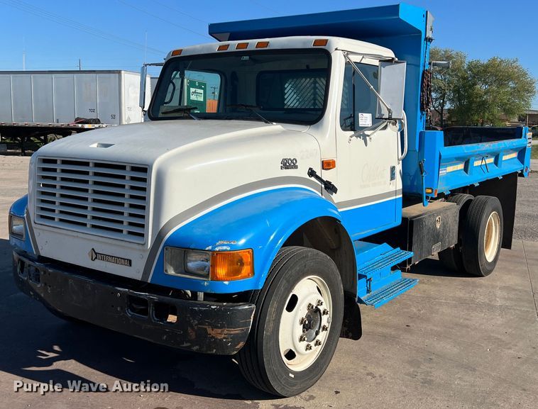 2001 International 4700  dump truck - DR5544