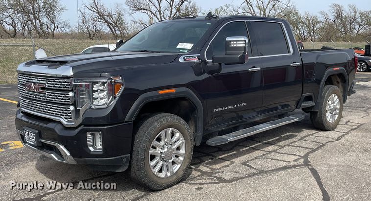 2020 GMC Sierra 2500HD Denali  Crew Cab pickup truck - DS7180