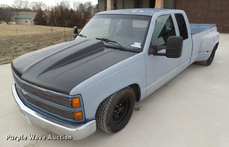 1989  Chevrolet C1500  Ext. Cab pickup truck - HF9990