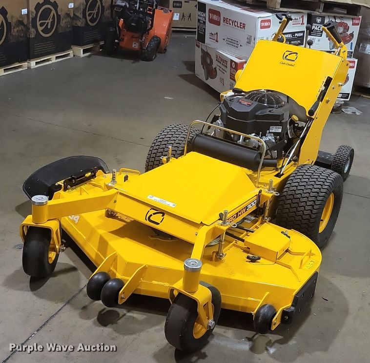 Cub Cadet Pro HW 300  lawn mower - IU9933