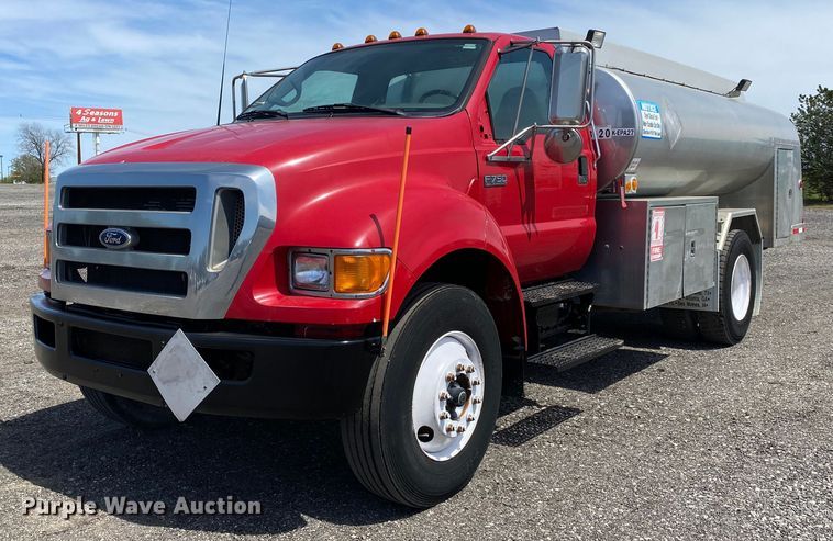 2005 Ford F750 Super Duty  fuel truck - KB9488