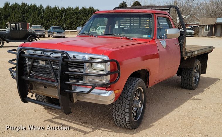 1993 Dodge Ram 250  flatbed pickup truck - KD9286
