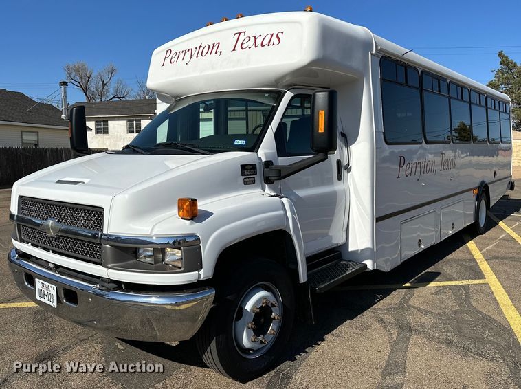 2007 Chevrolet C5500  shuttle bus - LR9658
