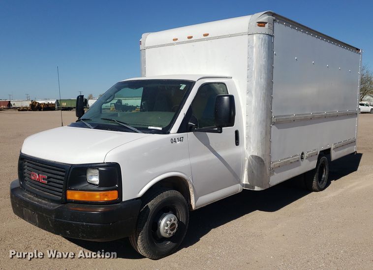 2005 GMC Savana G3500  box truck - LT9688