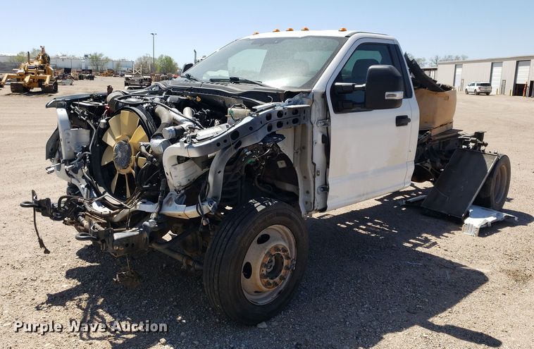 2017 Ford F550 Super Duty  truck cab and chassis - LT9696
