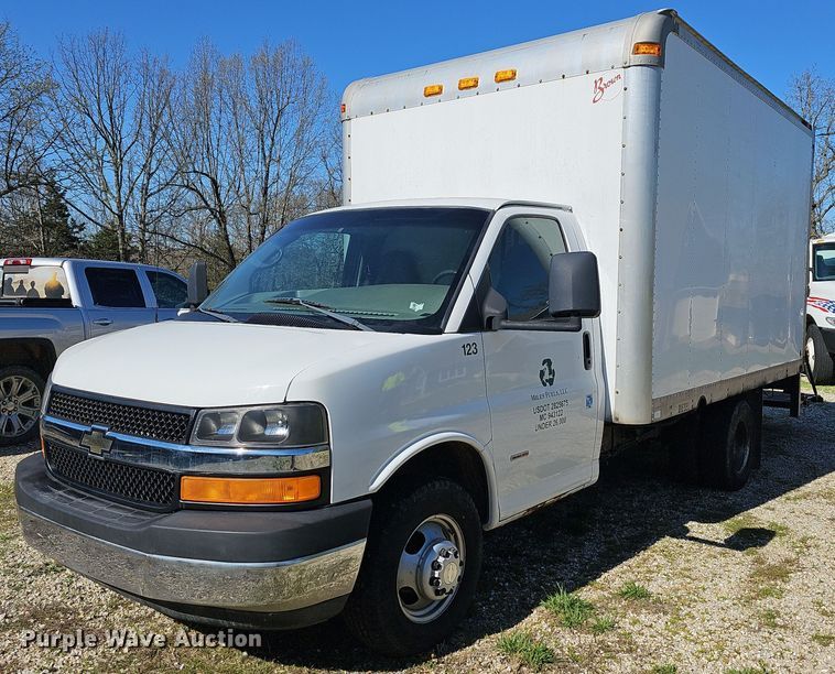 2006 Chevrolet Express 3500  box truck - MB9954