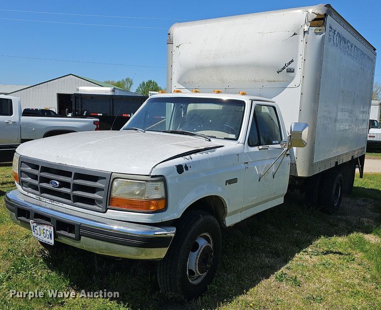 1997 Ford F450 Super Duty  box truck - MB9974