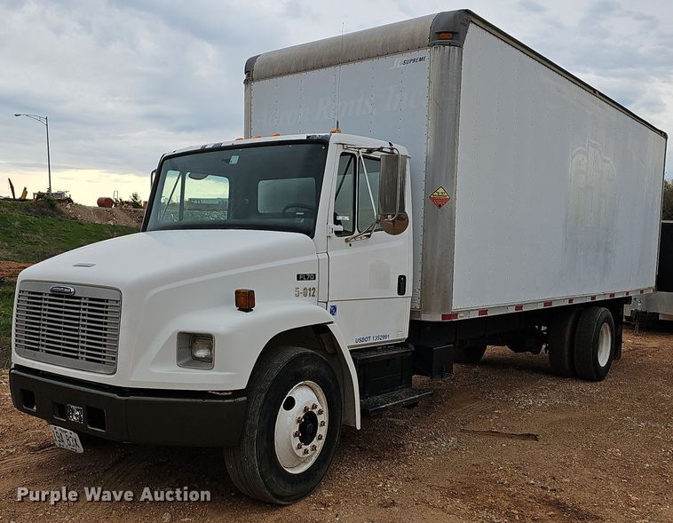 2004 Freightliner FL70  box truck - MB9980