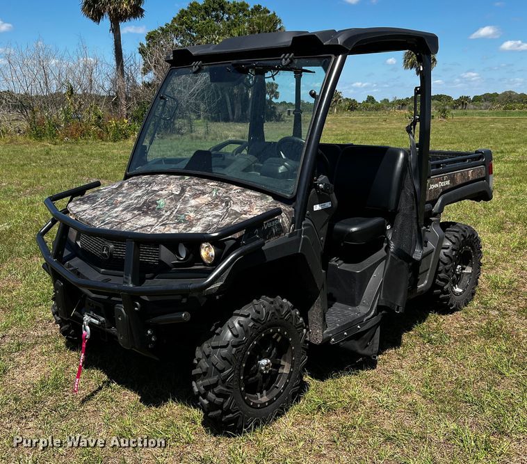 2022 John Deere Gator  utility vehicle - MF9886