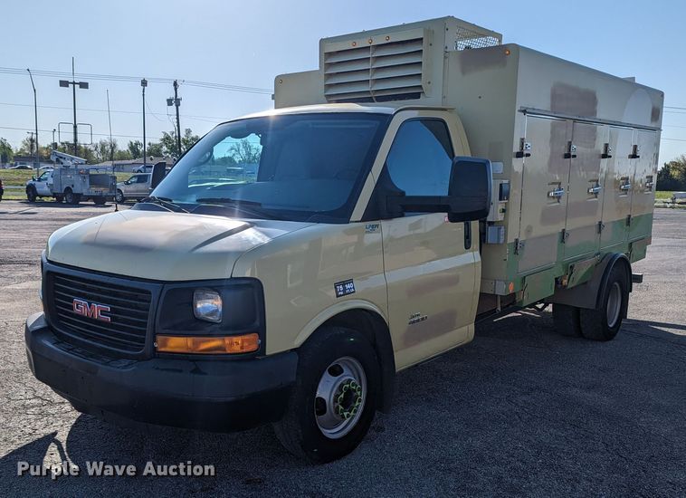 2015 GMC Savana  refrigerated delivery truck - MN9898