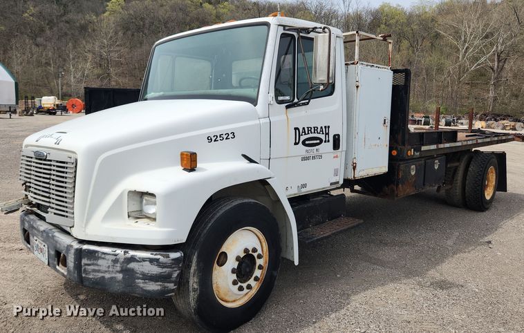 1992 Freightliner FL70  flatbed truck - MW9629