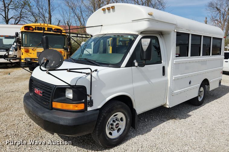 2007 GMC Savana  school bus - MW9659