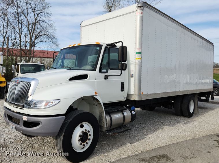 2017 International DuraStar 4300  box truck - MW9661