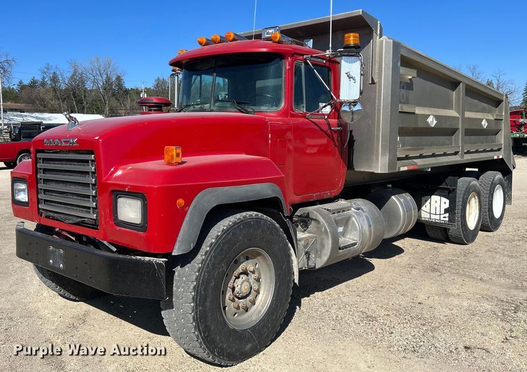 1997 Mack RD688S  dump truck - DR4566