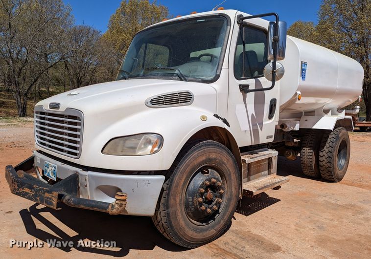 2005 Freightliner Business Class M2  water truck - DR6932