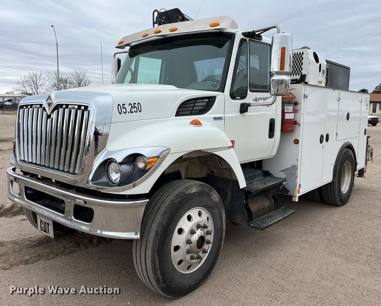 2009 International 7400  utility / service truck - DS1792