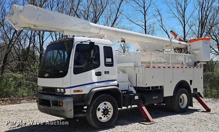 2000 Chevrolet T7500  bucket truck - DS6322