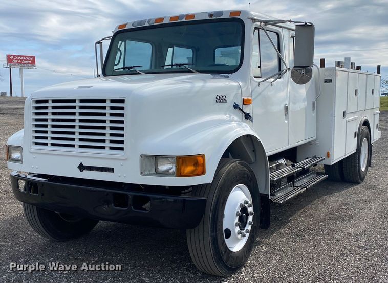 2002 International 4700  utility / service truck - KB9512