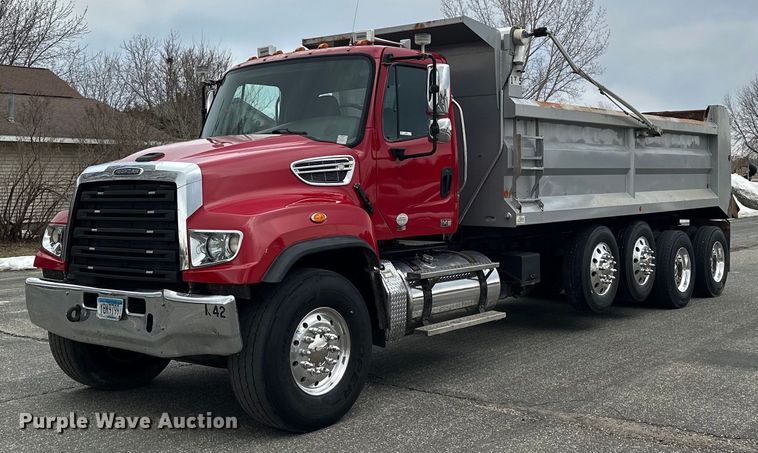 2015 Freightliner 114SD  dump truck - KU9909