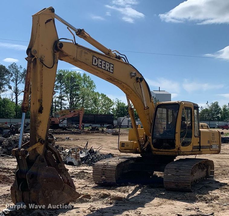 2001 John Deere 200LC  excavator - LH9549