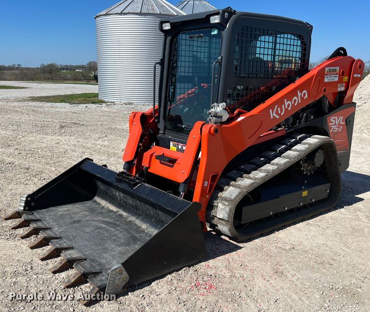 2022 Kubota SVL75-2  tracked skid steer loader - LI9596
